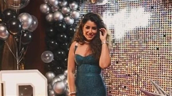 فستان صيفي .. آيتن عامر تشعل السوشيال ميديانشرت الفنانة آيتن عامر، صور جديدة لها عبر حسابها الشخصي على موقع تبادل الصور والفيديوهات إنستجرام بإطلالة صيفية لافتة.وتألقت آيتن عامر، م