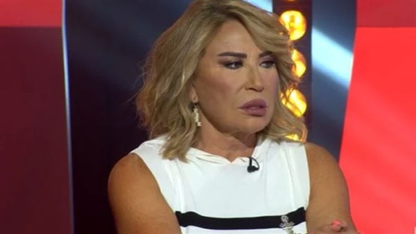 إيناس الدغيدي : التحرش سببه الست ولايبدأ من الرجل حلت المخرجة الكبيرة إيناس الدغيدي ضيفة على برنامج القرار ، والمذاع عبر قناة الغد الفضائية ، حيث أدلت بالعديد من التصريحات . وقالت 