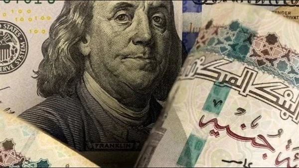 بعد تراجعه 11 قرشا.. أسعار الدولار في البنوك الآن شهد سعر صرف الدولار مقابل الجنيه هدوءا نسبيا في جميع البنوك العاملة في مصر.ويقدم موقع افاق عربية الإخباري أسعار الدولار اليوم الأح