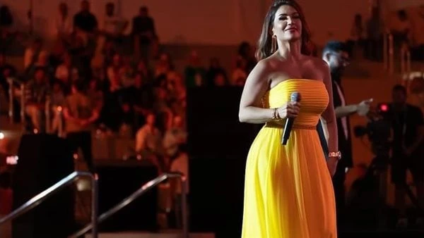فستان كب.. ديانا حداد تخطف الأنظار مع ابنتها على مسرح العلمينشاهدنشرت الفنانة ديانا حداد ، صورة لها من خلال حسابها الشخصي بموقع التواصل الاجتماعي