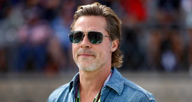 رغم حادث ابنه الأخير.. براد بيت يدخل بمغامرة خطيرة على الدراجة النارية تعرف على التالي رغم حادث ابنه الأخير.. براد بيت يدخل بمغامرة خطيرة على الدراجة