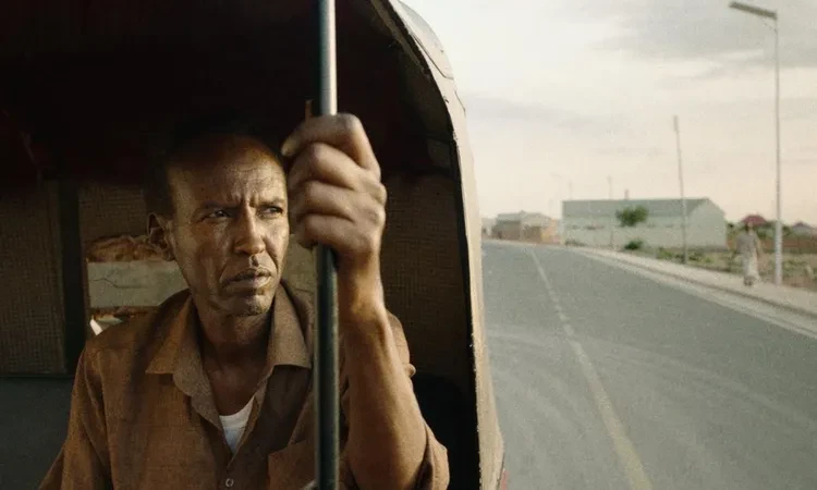 الفيلم الصومالي قرية قرب الجنة في مهرجان تورونتو السينمائي الدولي تعرف على التالي الفيلم الصومالي قرية قرب الجنة في مهرجان تورونتو السينمائي الدولي،