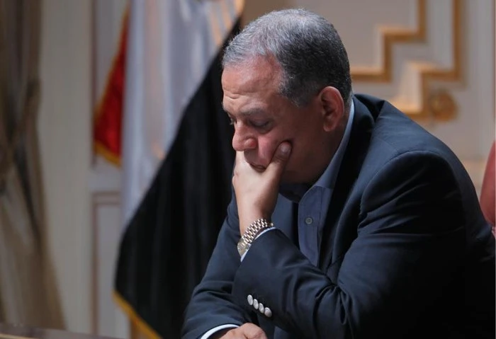 أنور السادات ينتقد الحركة المدنية ويلمح لتجميد عضويته أصدر محمد أنور السادات، رئيس حزب الإصلاح والتنمية، بيانا رسميا، انتقد فيه تحركات الحركة المدنية