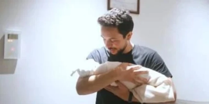 ولي العهد الأردني والأميرة رجوة يرزقان بالأميرة إيمان بنت الحسين ناس وخدمات شاهد المقال التالي من صحافة مصر عن ولي العهد الأردني والأميرة رجوة يرزقان