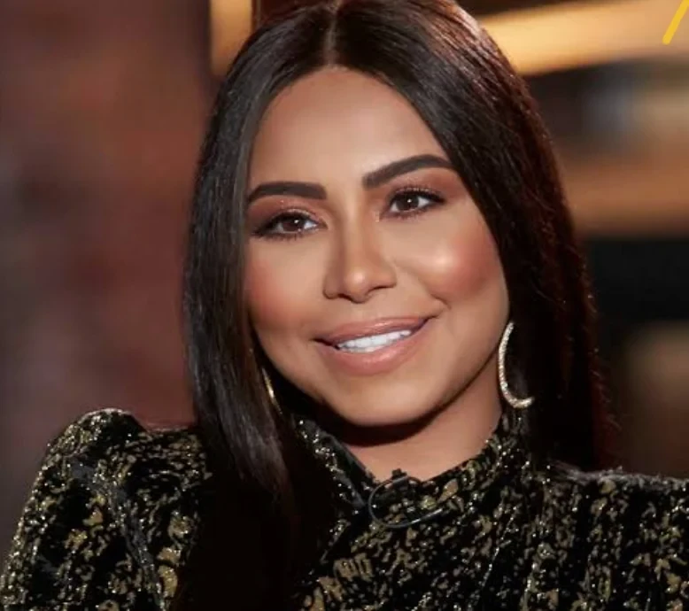 روتانا اخدت ٨ ملايين جنيه من شيرين وعايزه كمانلا يهدأ الخلاف بين المطربة المصرية شيرين عبدالوهاب، وشركة روتانا إلا ليشتعل مجددا.ومؤخرا، كشفت شيرين تفاصيل جديدة في أزمتها مع شركة رو