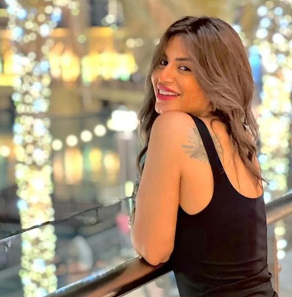 منة فضالي تثير الجدل بتعليقها عن الحياة افاق عربية - نشرت الفنانة منة فضالي عبر حسابها الخاص في إنستغرام مجموعة صور ظهرت فيها خلال تمضيتها العطلة