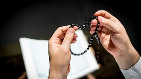 أفضل صيغة للاستغفار وهل يجوز ترديده بنية جلب الرزق.. الإفتاء ترد قال الشيخ عويضة عثمان أمين الفتوى بدار الإفتاء، إن أفضل الصيغ للاستغفار أن يقول العبد: اللهم أنت ربى لا إله إلا أنت