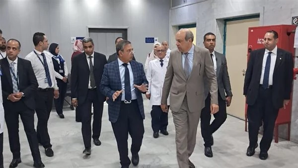 وزير الطيران يتفقد الأقسام والوحدات الطبية بمستشفى مصر للطيران للاطمئنان على جودة الخدماتقام الدكتور سامح الحفني وزير الطيران المدني بزيارة إلى