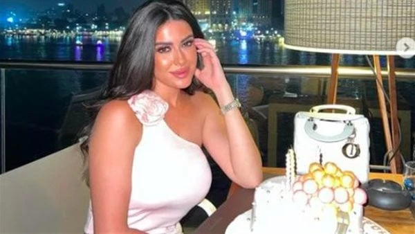 داخل البحر.. ميرنا نور الدين تثير الجدل بملابسهاشاركت الفنانة ميرنا نور الدين، متابعيها بصور جديدة لها عبر حسابها الشخصي على موقع تبادل الصور