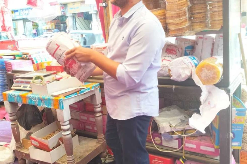 محافظ أسيوط: تحرير 24 محضرا خلال حملة تموينية في ديروط أكد اللواء دكتور هشام أبوالنصر محافظ أسيوط اليوم السبت، أن حملات الرقابة على الأسواق ومنافذ