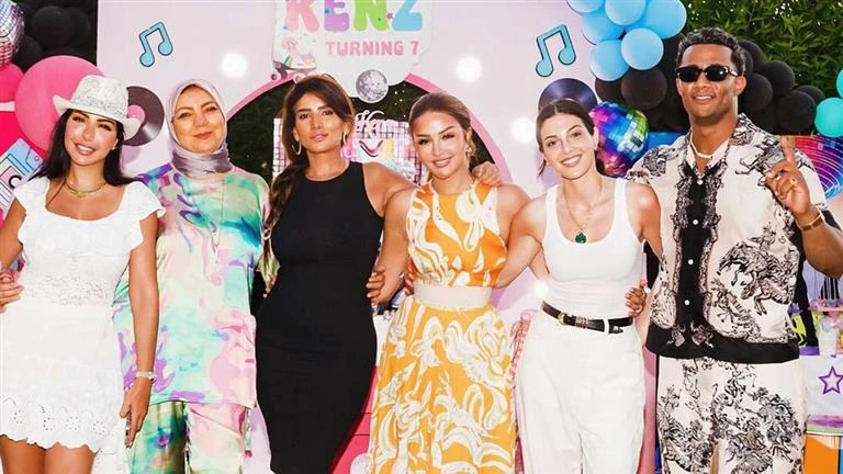 بحضور زينة.. محمد رمضان يحتفل بعيد ميلاد ابنته كنز (صور) تعرف على التالي بحضور زينة.. محمد رمضان يحتفل بعيد ميلاد ابنته كنز (صور)، 11 08 م الأحد 11