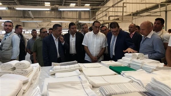مدبولي يتفقد مصنعا لإنتاج المنسوجات والأقمشة في الإسكندريةتفقد الدكتور مصطفى مدبولي رئيس مجلس الوزراء أحد مصانع إنتاج المنسوجات والأقمشة في محافظة