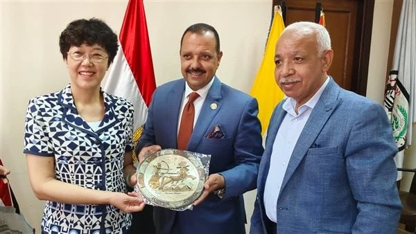 تعاون وثيق وتواصل.. تفاصيل مباحثات وفد آنهوي الصينية مع اتحاد عمال مصر تجمع مصر والصين علاقات قوية، وتعاون ثنائي بناء في كافة المجالات، إضافة إلى