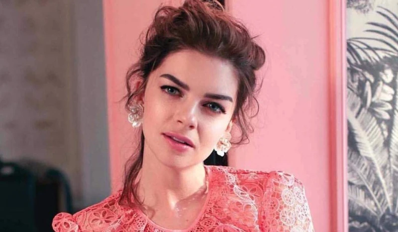 بيلين كاراهان ممثلة نجمة لم تقتات من إثارة الجدل كما تفعل إحداهن في لبنان تعرف على التالي بيلين كاراهان ممثلة نجمة لم تقتات من إثارة الجدل كما تفعل