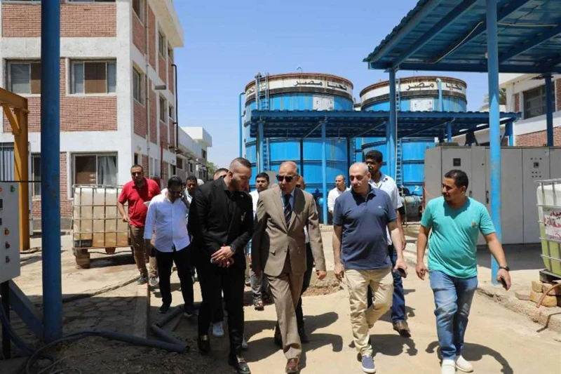 محافظ المنيا يتابع تنقية مياه محطة آبا بمغاغة.. ويشرف على تحليل عينات منها تابع اللواء عماد كدواني محافظ المنيا، اليوم مراحل ترشيح وتنقية مياه محطة شرب آبا بمركز مغاغة، للاطمئنان ع