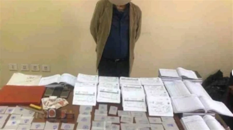 ضبط شخصين لاتهامهما بتزوير محررات رسمية والإتجار في النقد الأجنبي أكدت معلومات وتحريات الإدارة العامة لمكافحة جرائم الأموال العامة بقطاع مكافحة جرائم