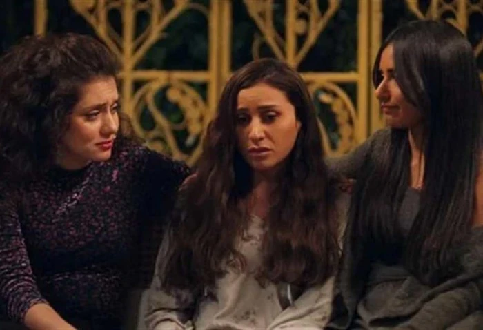 تفاصيل انسحاب بطلة الجزء الثالث من مسلسل كامل العدد.. فيديو تسببت الفنانة جيهان الشماشرجي، في صدمة لجمهور مسلسل كامل العدد، وذلك عقب إعلانها عدم