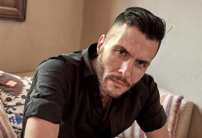 أمير عيد يعلق على حفله بمهرجان العلمين: أقوى حفلة في السنة علق المطرب أمير عيد، على حفله بمهرجان العلمين الجديدة، الذي أقيم منذ قليل، على مسرح يو