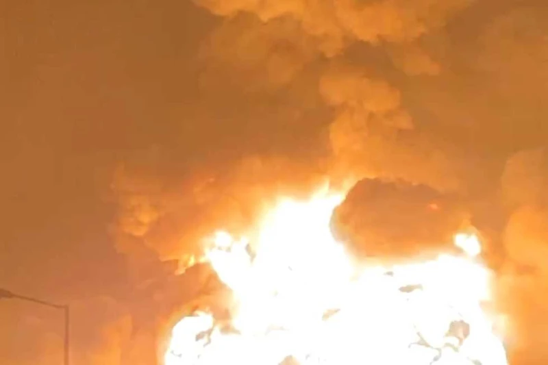 السيطرة على حريق محدود بمحطة محولات إيتاي البارود.. والكهرباء: جار إعادة تشغيلها شب حريق محدود في أحد محولات محطة محولات ايتاى البارود، اليوم، بسبب