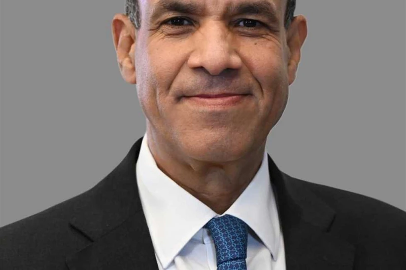 وزير الخارجية يبحث مع وزير الدولة للشئون الداخلية والاتصالات الياباني آفاق تعزيز التعاون المشترك عقد وزير الخارجية والهجرة وشئون المصريين بالخارج