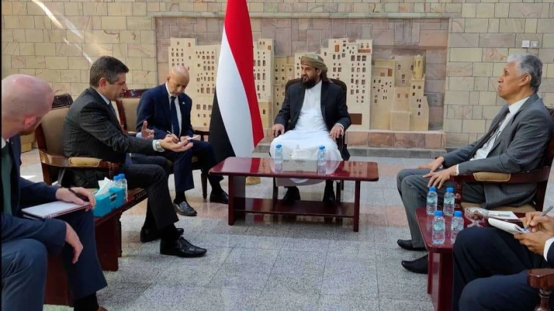 حديث امريكي سار بشأن الرئاسي اليمني _اخر الاخبار شاهد المقال التالي من صحافة اليمن عن حديث امريكي سار بشأن الرئاسي اليمني، كشفت السفارة الأمريكية لدى