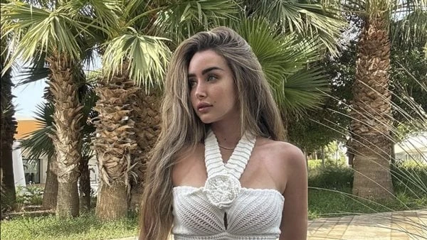 إطلالة صيفية جذابة ل هنا الزاهد في أحدث ظهورنشرت الفنانة هنا الزاهد، صورا جديدة لها بإطلالة صيفية جذابة، على صفحتها الشخصية بموقع التواصل الاجتماعي