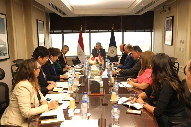 وزير السياحة يبحث مع سفير اليابان بالقاهرة المشروعات الجاري تنفيذها وخطط التعاون المستقبلية استقبل شريف فتحي وزير السياحة والآثار، بمقر الوزارة