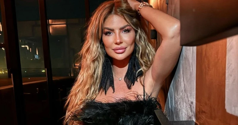 بأجواء صيفية..ساندرا رزق تبرز أنوثتها بإطلالة بيضاء على السواحل الفرنسية تعرف على التالي بأجواء صيفية..ساندرا رزق تبرز أنوثتها بإطلالة بيضاء على