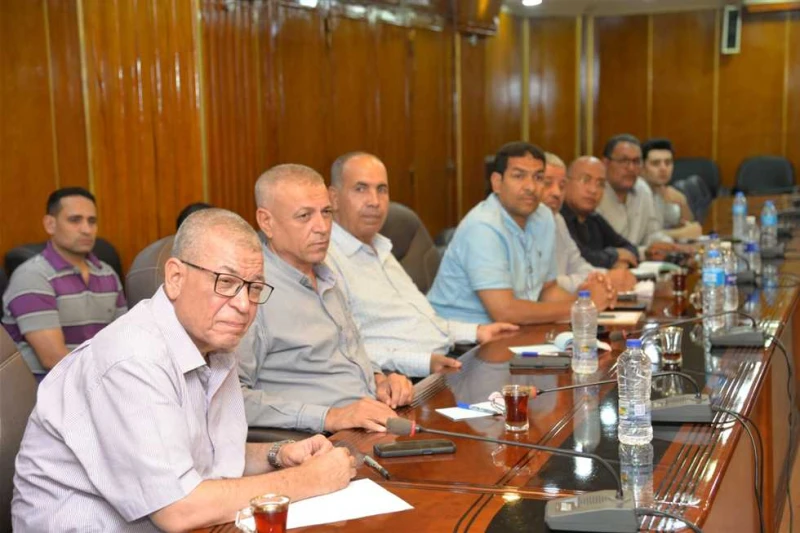 محافظ أسيوط يبحث مع رؤساء المراكز والأحياء استعدادات الاحتفال ب مولد السيدة العذراء بدرنكة اجتمع اللواء دكتور هشام أبوالنصر محافظ أسيوط مع رؤساء