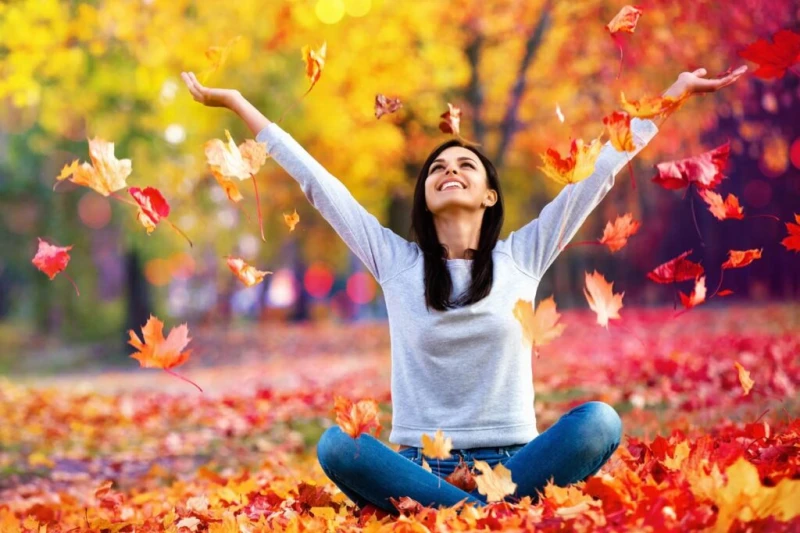 السعادة قرار تحصل عليه بهذه الخطواتالسعادة هى حالة من الصحة النفسية والعقلية والعاطفية،تحمل الكثير من التفاؤل والمشاعر اﻹيجابية والرضا لدى الإنسان ،وهذا ينعكس عليه الرضا والقناعة ف