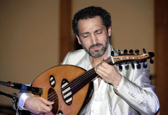 وفاة الشقيق الأكبر للموسيقار نصير شمة أعلن الموسيقار نصير شمة، وفاة شقيقه الأكبر باسم شمة عقب صراع مع المرض وذلك عن عمر ناهز 69 عاما.وكتب نصير شمة،