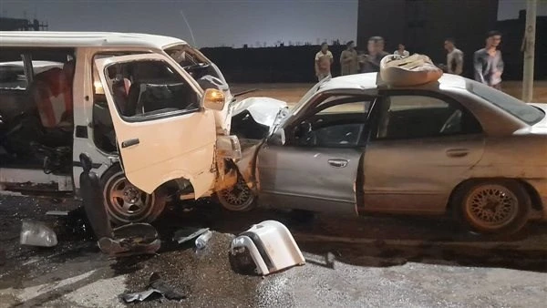 إصابة 19 شخصا في تصادم سيارتين على محور بوليفار اتجاه أكتوبر أصيب 19 شخصا إثر حادث تصادم سيارة ميكروباص بأخرى ملاكي، على طريق محور بوليفار القادم من