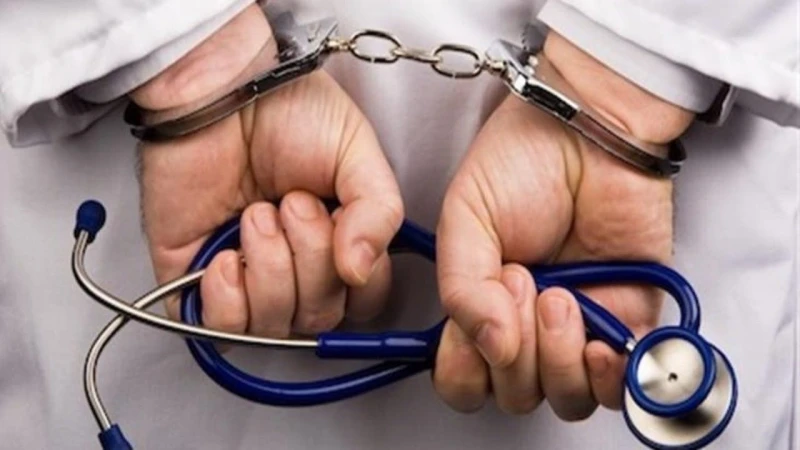 طبيب يقتل 4 نساء من مرضاه بطريقة صادمة اخر خبر شاهد المقال التالي من صحافة السعودية عن طبيب يقتل 4 نساء من مرضاه بطريقة صادمة، قتل طبيب ألماني، أربعة