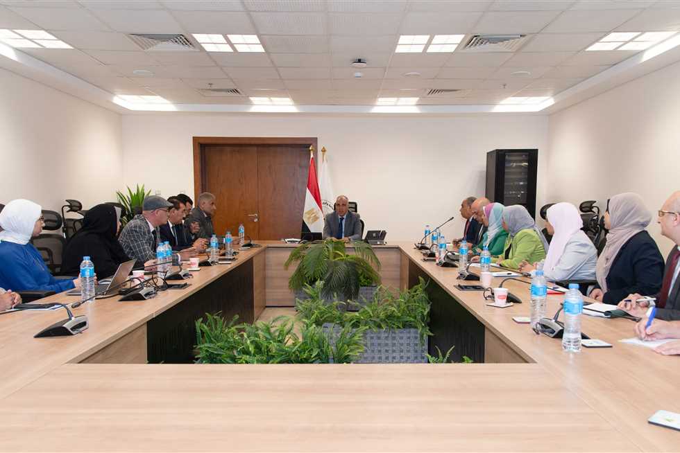 الري: الإستفادة من التجارب الدولية بمجال الشحن الاصطناعي للخزانات الجوفية في مصر شهد الدكتور هاني سويلم وزير الموارد المائية والري اليوم الأربعاء، فعاليات ورشة عمل الشحن الإصطناعى 