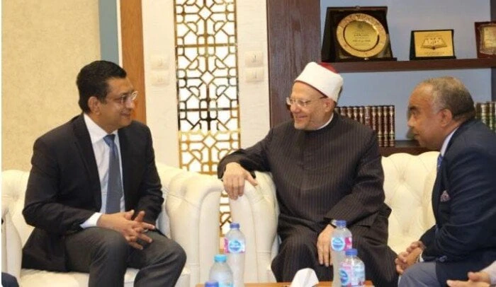 مفتي الجمهورية يبحث مع وزير خارجية سريلانكا أوجه تعزيز التعاونأكد مفتي الجمهورية الدكتور شوقي علام، عمق العلاقات التاريخية بين مصر وسريلانكا، خاصة في