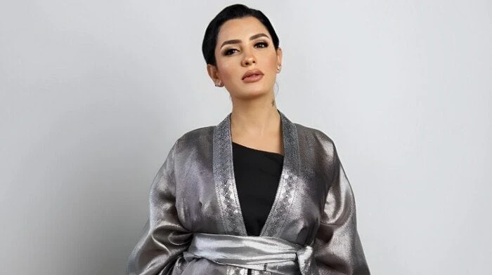 تفاصيل الحالة الصحية ل ياسمين كساب بعد تعرضها لحادث سيرتعرضت الفنانة ياسمين كساب، وابنتها لحادث سير مروع خلال الساعات الماضية، أدى إلى تهشم سيارتها