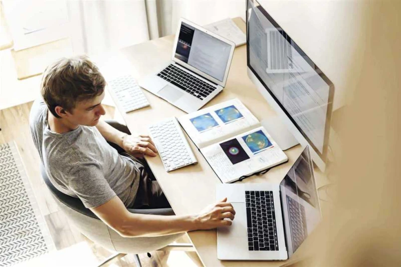 العدل يكشف أبرز المواد الخلافية في مناقشات قانون العمل المقترح (تفاصيل) قال عثمان مصطفى أمين العمال بحزب العدل، إن هناك ضرورة لوجود علاقات عمل