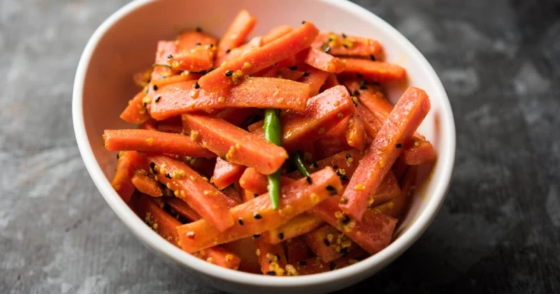 طريقة عمل مخلل الجزر.. وصفة سهلة ومميزة لطبق شهييعتبر مخلل الجزر من الأطعمة اللذيذة والشهية التي تضاف إلى العديد من الأطباق لإضفاء نكهة مميزة. يتميز بسهولة تحضيره وقيمته الغذائية ا