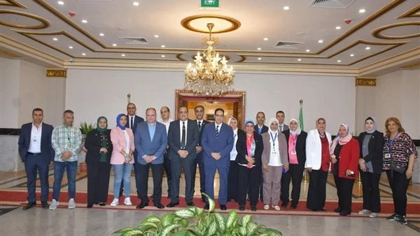 رئيس جامعة القاهرة يوجه بسرعة استكمال الأعمال بالفرع الدولي أجرى الدكتور محمد سامي عبد الصادق رئيس جامعة القاهرة، جولة تفقدية بمقر الفرع الدولي