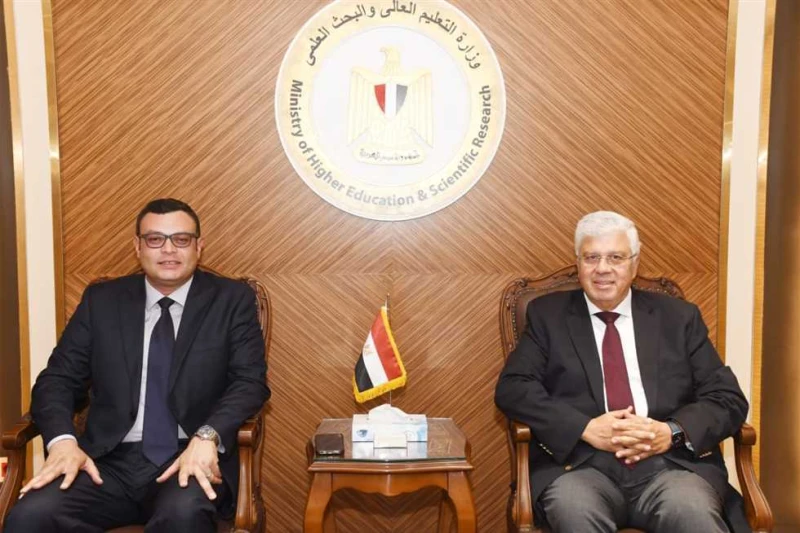 وزيرا التعليم العالي والإسكان يتابعان مشروعات جامعتي العلمين الدولية والمنصورة الجديدة عقد الدكتور أيمن عاشور وزير التعليم العالي والبحث العلمي،