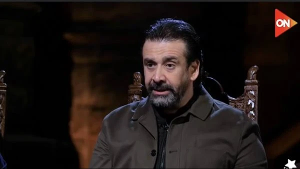 بحب الخطيب وشيكابالا.. كريم عبد العزيز يفجر مفاجأة ويكشف عن انتمائه الكرويكشف الفنان كريم عبد العزيز عن انتمائه الكروى على هامش غرض مسرحيته السندباد ضمن فعاليات مهرجان العلمين فى خ