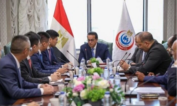 وزير الصحة يبحث مع هواوي العالمية التعاون بمجال تطوير ورقمنة المنظومة الصحيةبحث نائب مجلس الوزراء وزير الصحة والسكان الدكتور خالد عبد الغفار، مع نائب رئيس شركة هواوي العالمية شن لا