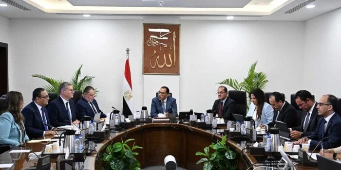 رئيس الوزراء يستعرض احتياجات قطاع البترول وجهود زيادة المنتجاتعقد الدكتور مصطفى مدبولي، رئيس مجلس الوزراء، اليوم بمقر الحكومة بمدينة العلمين الجديدة،