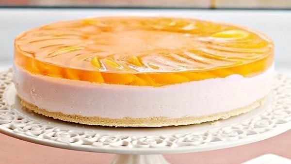 بأقل التكاليف.. طريقة عمل تشيز كيك المانجو إذا كنتي من تحاولين تقديم حلوى بسيطة نقدم لكي اليوم طريقة عمل تشيز كيك المانجو .مكونات طبقة الكيك:- 1 كوب دقيق لكل الأغراض.- 1 ملعقة صغير