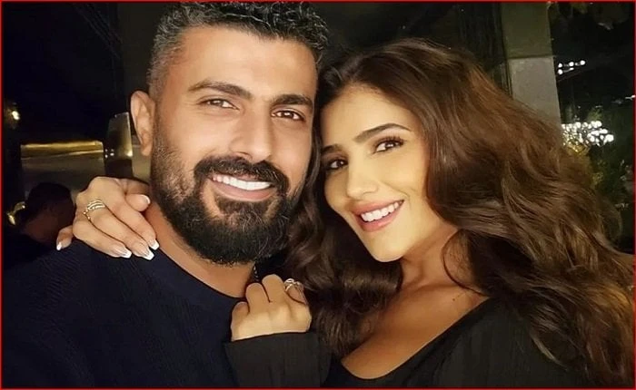 مي عمر توجه رسالة لزوجها محمد سامي في عيد ميلاده (فيديو)وجهت الفنانة مي عمر، رسالة رومانسية لزوجها المخرج محمد سامي، احتفالا بعيد ميلاده ال 41.ونشرت