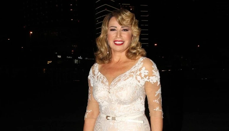 إيناس الدغيدي: جربت المساكنة 9 سنوات (فيديو)كشفت المخرجة المصرية إيناس الدغيدي حقيقة معاناة مواطنها الفنان القدير عادل إمام من مرض الزهايمر، بالإضافة إلى طرح أرائها في مجموعة من ال