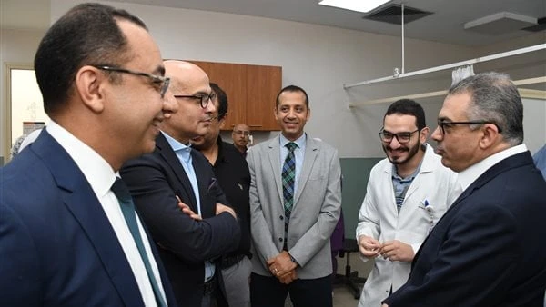 جولة تفقدية لرئيس جامعة عين شمس بالمستشفى التخصصي والدمرداش والطوارئ الجديدةأجرى صباح اليوم الدكتور محمد ضياء زين العابدين رئيس جامعة عين شمس جولة