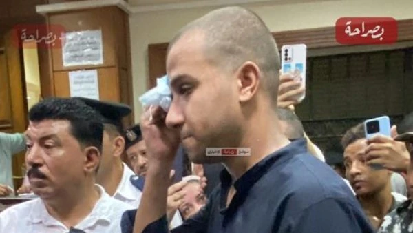 الحبس سنة ل عصام صاصا وشقيقه لاتهامهما بالتزوير قضت محكمة جنايات الجيزة بمجمع محاكم زينهم، بالحبس لمدة سنة لمطرب المهرجانات عصام صاصا وشقيقه وشقيقه، لاتهامهم بتزوير محرر رسمي.وأمرت