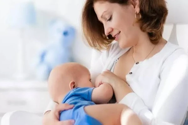 فوائد الرضاعة الطبيعية للأطفال عن الرضاعة الصناعية.الرضاعة الطبيعية تعتبر أحد أهم عوامل صحة وتطوير الطفل في الأشهر الأولى من حياته. إليكم بعض الفوائد