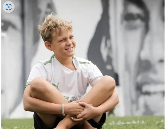 كم عمر ابن نيمار والسيرة الذاتية له كاملةنيمار حونيور أحد أشهر لاعبي كرة القدم حول العالم، لقد استطاع أن يحقق أرقام قياسية في المباريات التي خاضها ،